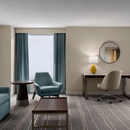 Doubletree By Hilton Norfolk Airport Hotel Exterior photo