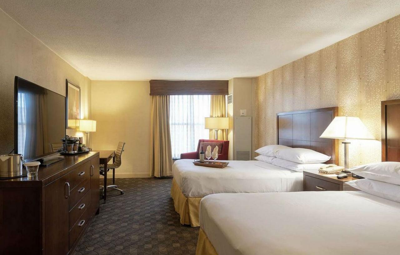 Doubletree By Hilton Norfolk Airport Hotel Exterior photo