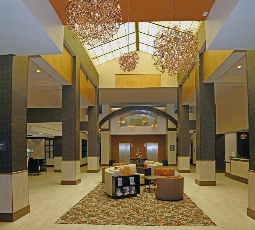 Doubletree By Hilton Norfolk Airport Hotel Exterior photo