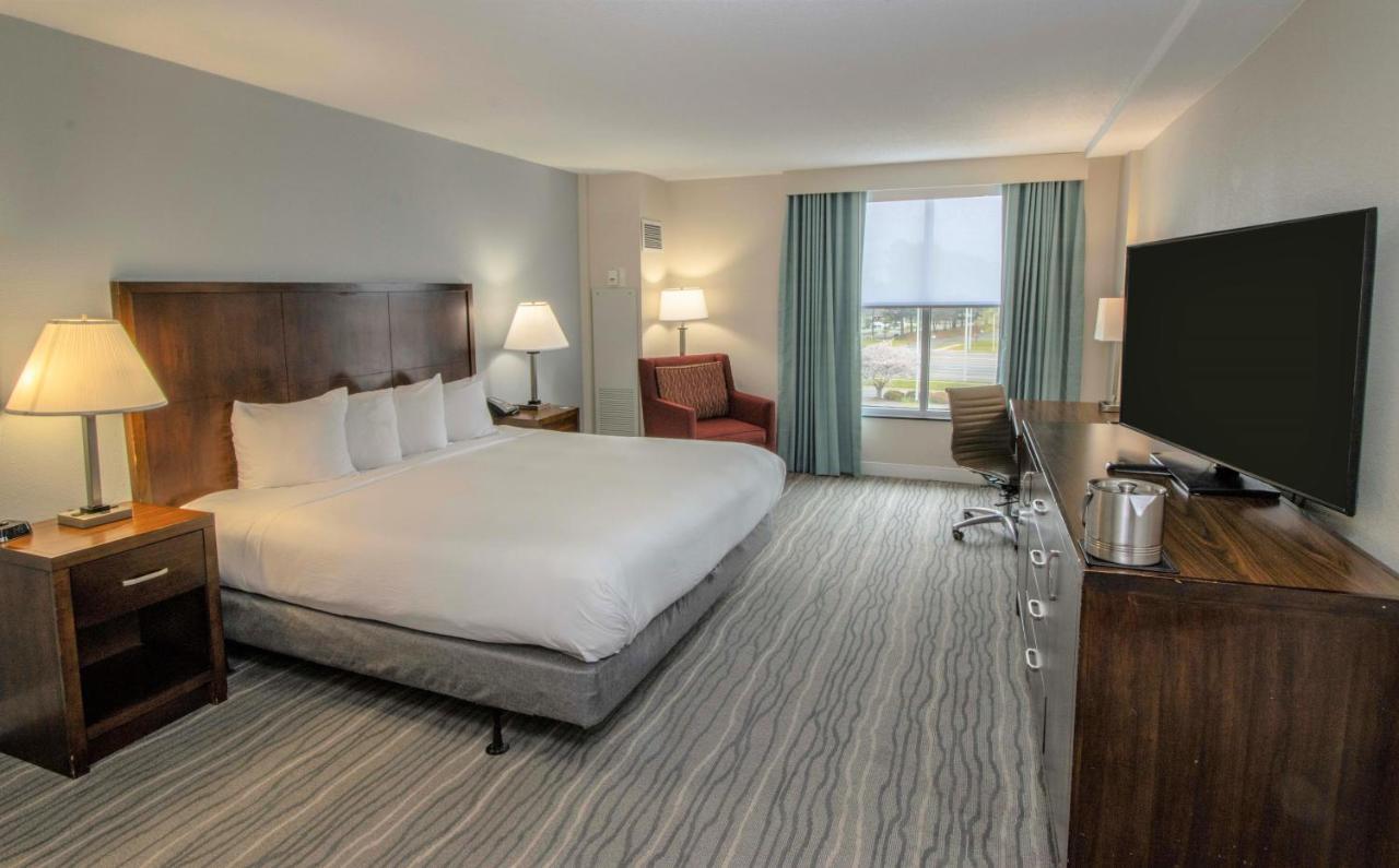 Doubletree By Hilton Norfolk Airport Hotel Exterior photo