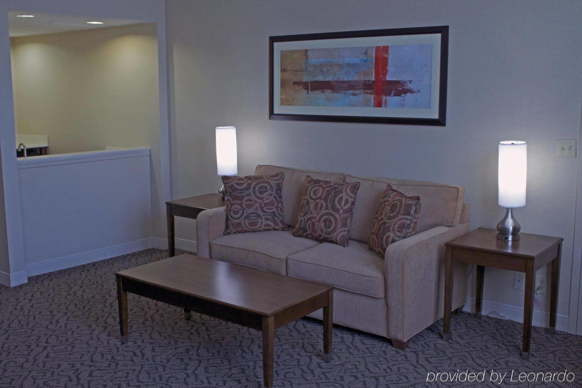Doubletree By Hilton Norfolk Airport Hotel Exterior photo