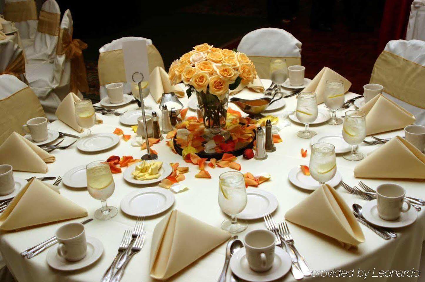 Doubletree By Hilton Norfolk Airport Hotel Restaurant photo
